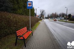 Nowa lokalizacja przystanku przy szpitalu. Za skrzyżowaniem pojawił się słupek przystankowy - foto