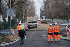 Nowe ronda, chodniki i dwukierunkowa ścieżka rowerowa. Tak zmienia się ulica Piastowska ZDJĘCIA