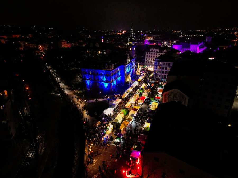 Magia świąt i tłum turystów opanowała Bielsko-Białą. Zobacz zdjęcia ze Świąt na Starówce!