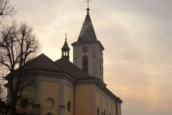 Dym nad kościelną wieżą postawił służby w gotowości. Alarm okazał się fałszywy - foto