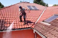 Dlaczego zimą trzeba kontrolować stan dachu krytego blachą