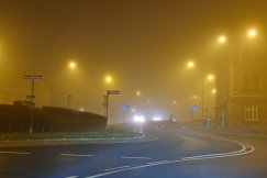 IMGW ostrzega: Gęsta mgła na Podbeskidziu do sobotniego poranka - foto