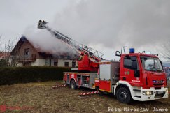 Pożar domu w Międzyrzeczu, dym widoczny był z kilku kilometrów. Straty są znaczne! - foto