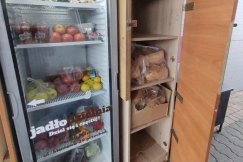Zamiast do kosza, podziel się z innymi. W tych miejscach stoją lodówki społeczne LISTA