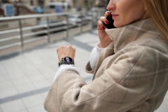 Jak wybrać idealny smartwatch damski na prezent - poradnik zakupowy