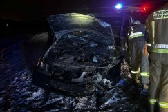 Groźne zdarzenie na drodze ekspresowej. Przy użyciu narzędzi hydraulicznych uwolnili kierowcę - foto