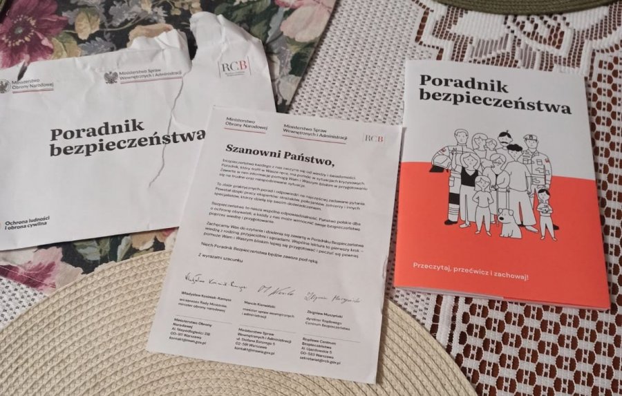 Wojewoda ogłasza. Listonosze kolportują ważne przesyłki do mieszkańców regionu - foto