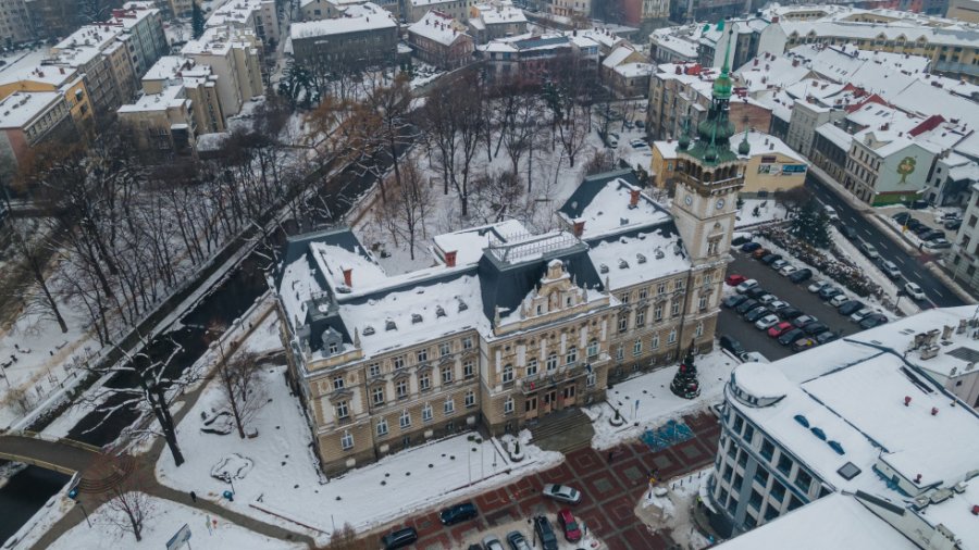 Od pałacyku Rosta po remonty szpitali. Marszałek sypnie też milionami na Polską Stolicę Kultury?