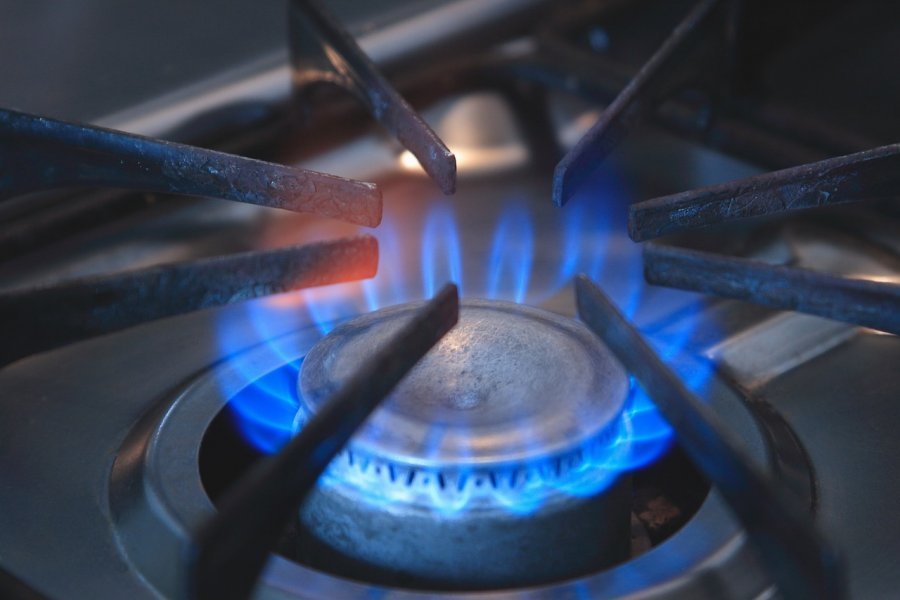 Więcej za prąd, nieznacznie mniej za gaz. Od nowego roku rośnie też zasiłek pogrzebowy