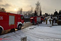 „Mąż chciał wejść do piwnicy, a tam siwo”. Zapaliło się drewno składowane obok pieca - foto