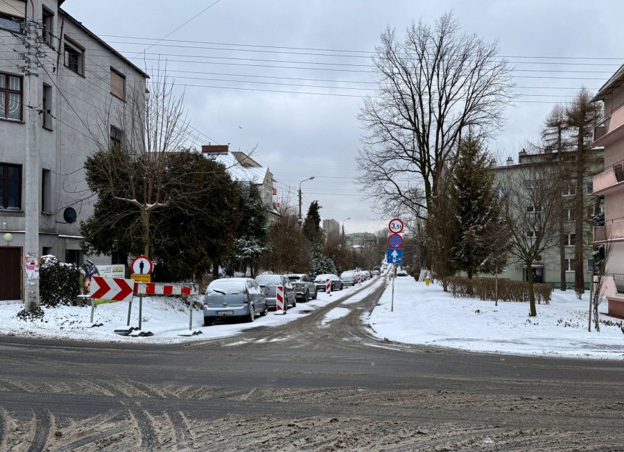 Kolejny etap rozbudowy. Zawężą kolejny odcinek ulicy, będzie też zakaz zatrzymywania - foto