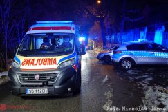 Najpierw huk wybuchu, potem dym. Policjanci wynieśli z domu niepełnosprawnego mężczyznę - foto