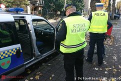 Zwyzywała, a potem uderzyła drzwiami funkcjonariusza. Nagranie stanowi dowód w sprawie