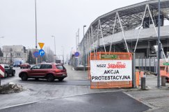 Miejskie obiekty zostały oflagowane. Pracownicy weszli w spór zbiorowy i żądają podwyżek - foto