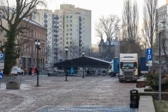 Nieplanowane opóźnienie, demontaż sceny jeszcze trwa. Otwarto awaryjny wjazd na parking - foto
