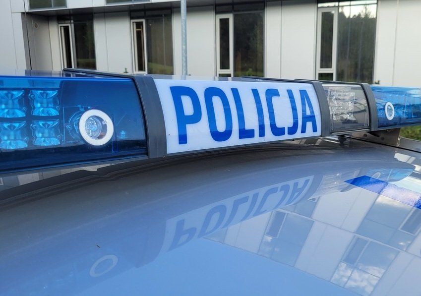 Poważny wypadek na przejściu, piesza trafiła do szpitala. Miała blisko trzy promile alkoholu