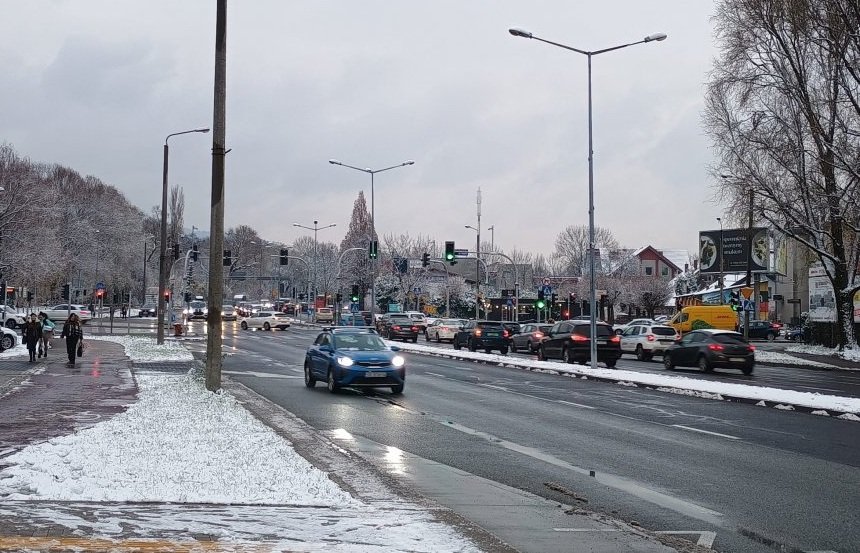 Marznące opady pojawią się po południu. Niebezpiecznie na drogach aż do niedzieli - foto