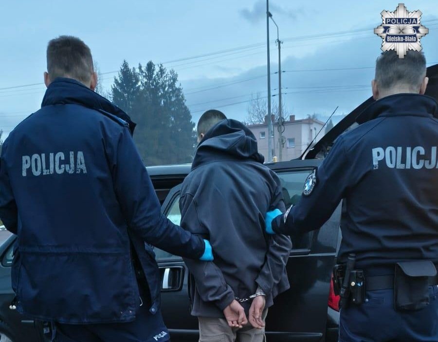 Kradzionym autem przyjechał ukraść wafle. Nie zdążył uciec, bo pojazd się zepsuł - foto