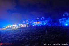 Zgłoszono pożar mieszkania w piwnicy. Sąsiedzi użyli gaśnic proszkowych - foto