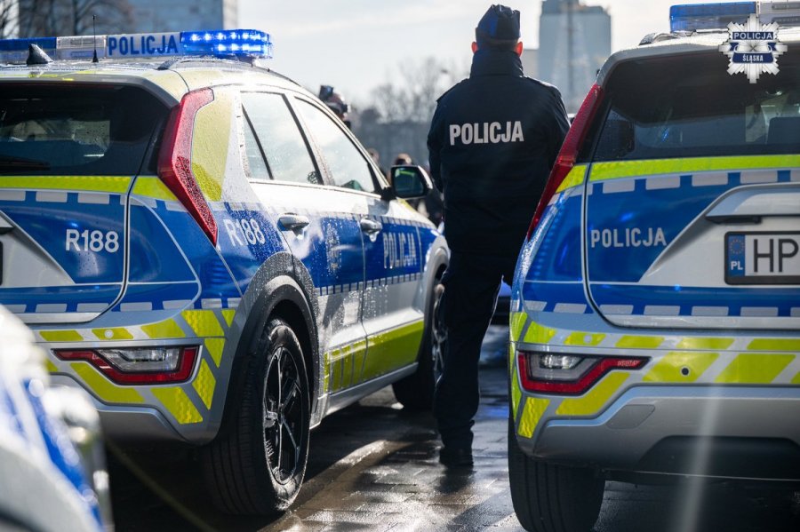 Potężne wzmocnienie garnizonu. Nowe furgony, pojazd dla techników i nieoznakowany radiowóz- foto