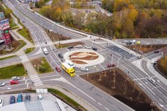 Dlaczego zniknęła „zielona strzałka” na ruchliwym skrzyżowaniu? MZD wyjaśnia i zapowiada zmiany