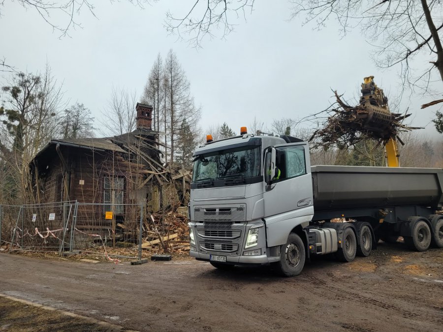 Zabytkowa willa zrównana z ziemią. Mieszkańcy nie kryją oburzenia sposobem wyburzenia zabytku
