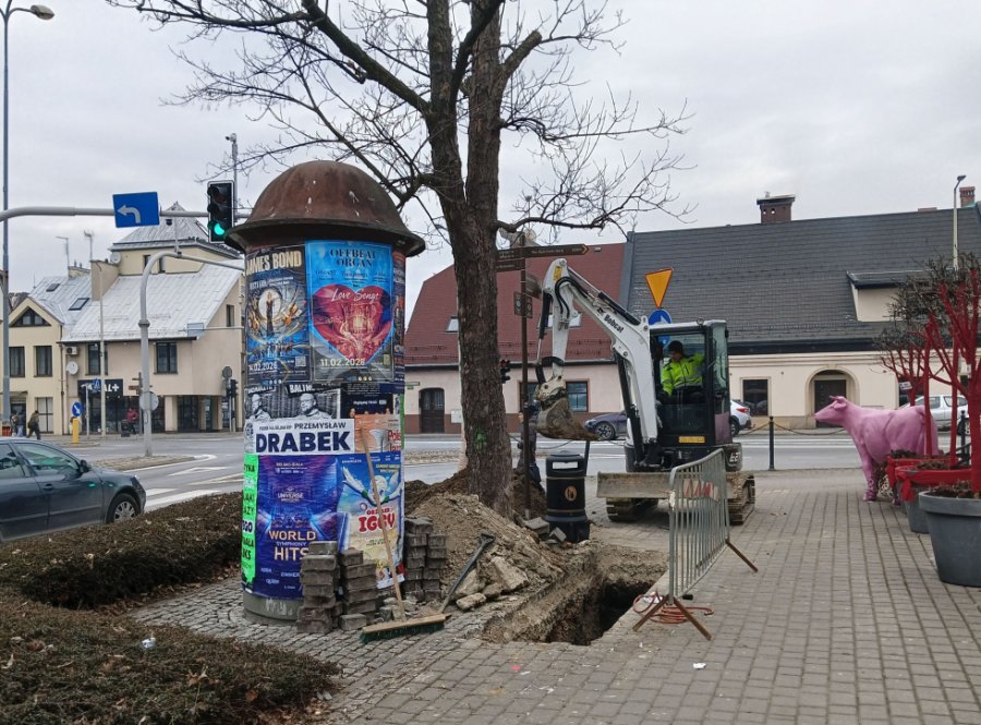 Utrudnienia w centrum Bielska-Białej. Rozpoczęła się budowa sieci kablowej - foto