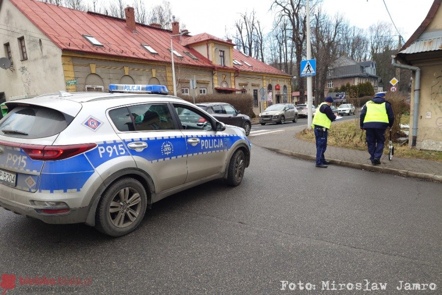 „Eksperci” z Facebooka w błędzie. Bielska policja tłumaczy przepis po wypadku na skrzyżowaniu - foto