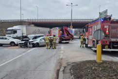 Pechowe skrzyżowanie znów daje o sobie znać. Karambol trzech aut przy węźle S52 - foto