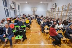 „Dzieci to nie worki ziemniaków!”. Burzliwy spór o przyszłość bielskich szkół i przedszkoli REPORTAŻ