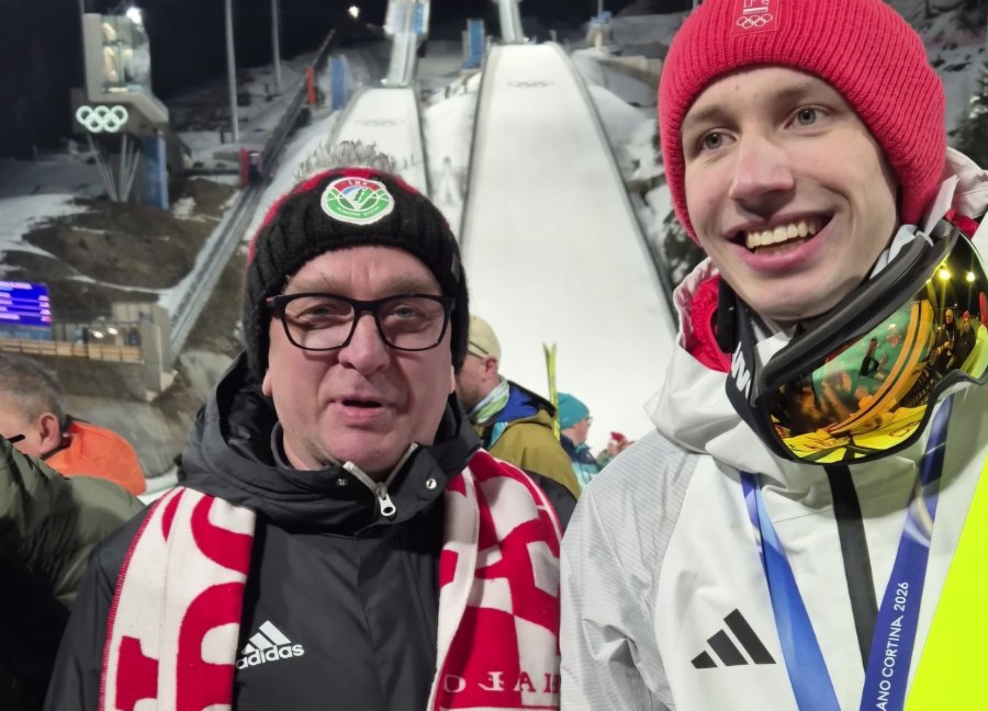 „To jest szok”. Wielkie emocje prezesa klubu z Bystrej i łzy rodziców Tomasiaka w Predazzo - foto