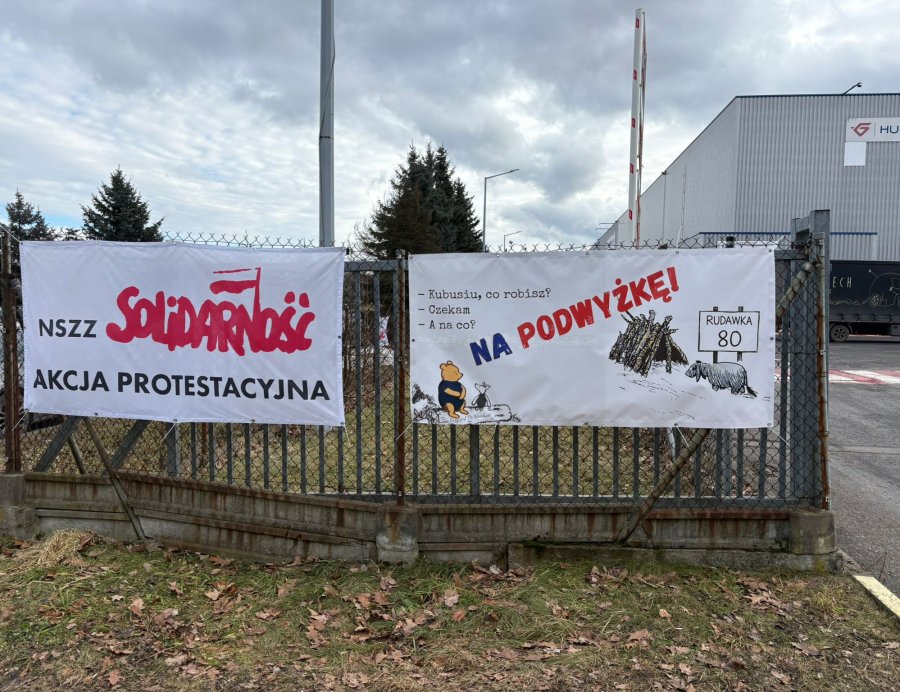 Bielski zakład oflagowany. Załoga żąda podwyżek, dyrekcja proponuje grosze? - foto