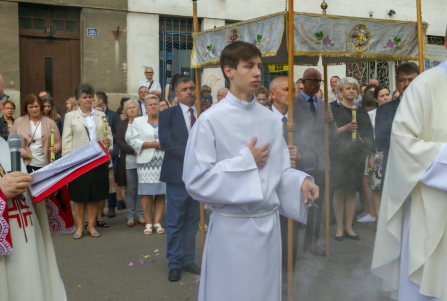 Skromność, praca i wiara. Bielska parafia przy dworcu świętuje sukces swojego lektora - foto