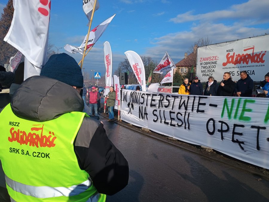 Pikietowali, bo mimo obietnic ludzie dostają wypowiedzenia. „To się w pale nie mieści” - foto i film