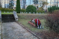 Tajemniczy pochówek żołnierzy, pierwszy taki pogrzeb od pół wieku. Obawiano się prowokacji