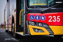 Autobusy MZK wróciły na swoje trasy. Zamknięty odcinek Piastowskiej jest już przejezdny