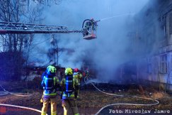 Płonął stuletni zabytkowy młyn. Słup czarnego dymu widoczny był nad miastem! - foto i film