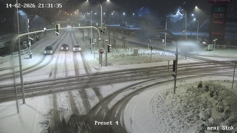 Atak zimy i fatalne warunki na bielskich drogach. A to dopiero początek silnych opadów - foto