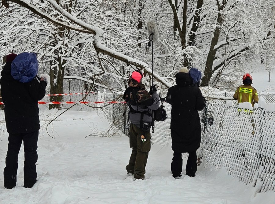 Śnieżyca, strażacy i kamery na bielskim osiedlu. Wiosną na ekrany wróci hitowa seria  - foto