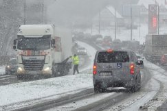 Paraliż komunikacyjny i trudne warunki na drogach. Komunikacja publiczna notuje opóźnienia