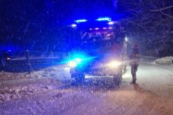 Gaz było czuć od samego rana. Trzy zastępy i pogotowie gazowe poszukiwało źródła wycieku - foto