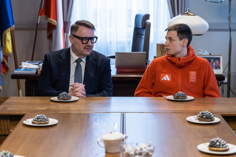 Medalista w Ratuszu i fala krytyki. Sprawdzamy, jak miasto wspierało Kacpra Tomasiaka