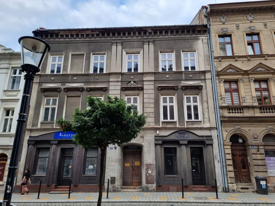 Kolejna obniżka ceny kamienicy w centrum. Czy tym razem znajdzie się kupiec? - foto