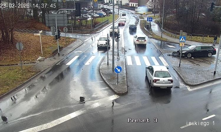 Dramatyczny manewr na Andersa. Wybrał uderzenie w słup, by nie taranować innych - foto