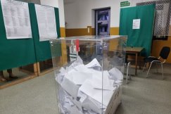 Donald Tusk mówił o „ordynarnym fałszerstwie”, prokuratura ma inne zdanie. To był ludzki błąd