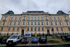 Najpierw z nożem rzucił się na ochroniarza. Potem próbował uciec z sądu w Bielsku-Białej