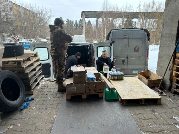 Dary zebrane w kościołach diecezji dotarły na Ukrainę. Z transportem pojechał bielski radny - foto