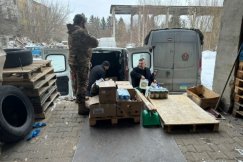 Dary zebrane w kościołach diecezji dotarły na Ukrainę. Z transportem pojechał bielski radny - foto