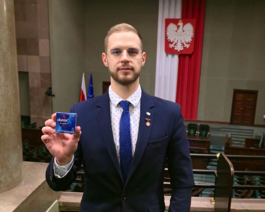 Kupił prezerwatywy na kancelarię premiera, dziś usłyszał zarzuty. „Dla mnie to kuriozum” - foto