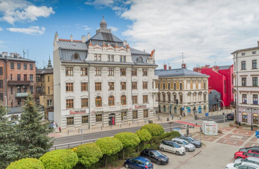 Architektoniczna perła Bielska-Białej na sprzedaż. Bank wystawił historyczny gmach - foto
